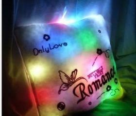 Luminous hold pillow